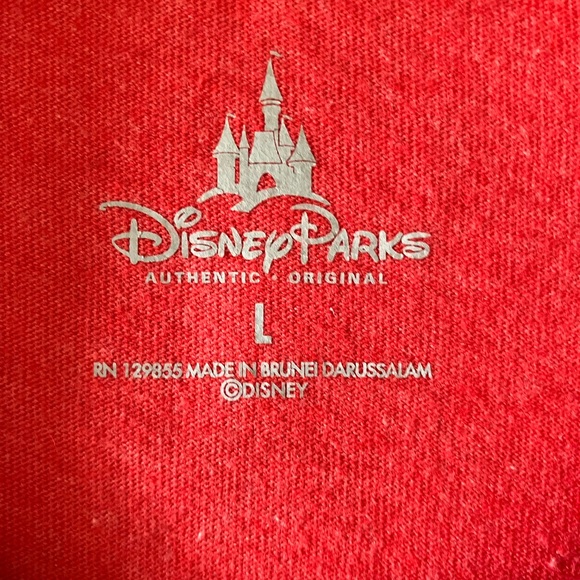 Walt Disney World Unwrap the Magic Christmas Holiday t-shirt - Picture 2 of 2